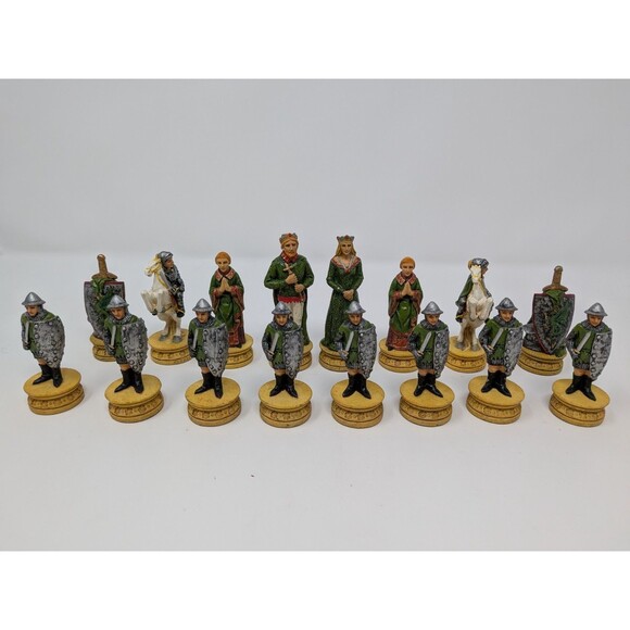 VTG 32pc Hand Painted Resin Medieval Chess Pieces Scottish Highland vs English